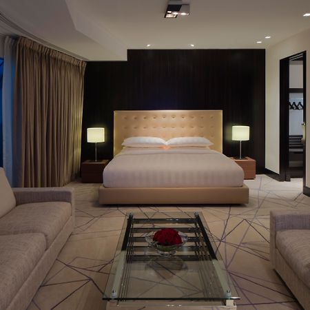 Hotel Andaz Capital Gate Abu Dhabi, By Hyatt Esterno foto A bedroom at the hotel