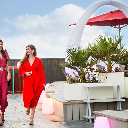 Hotel Andaz Capital Gate Abu Dhabi, By Hyatt Esterno foto The Sky Bar