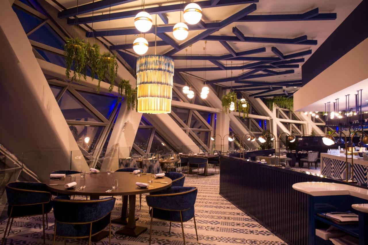 Hotel Andaz Capital Gate Abu Dhabi, By Hyatt Esterno foto The interior of the restaurant
