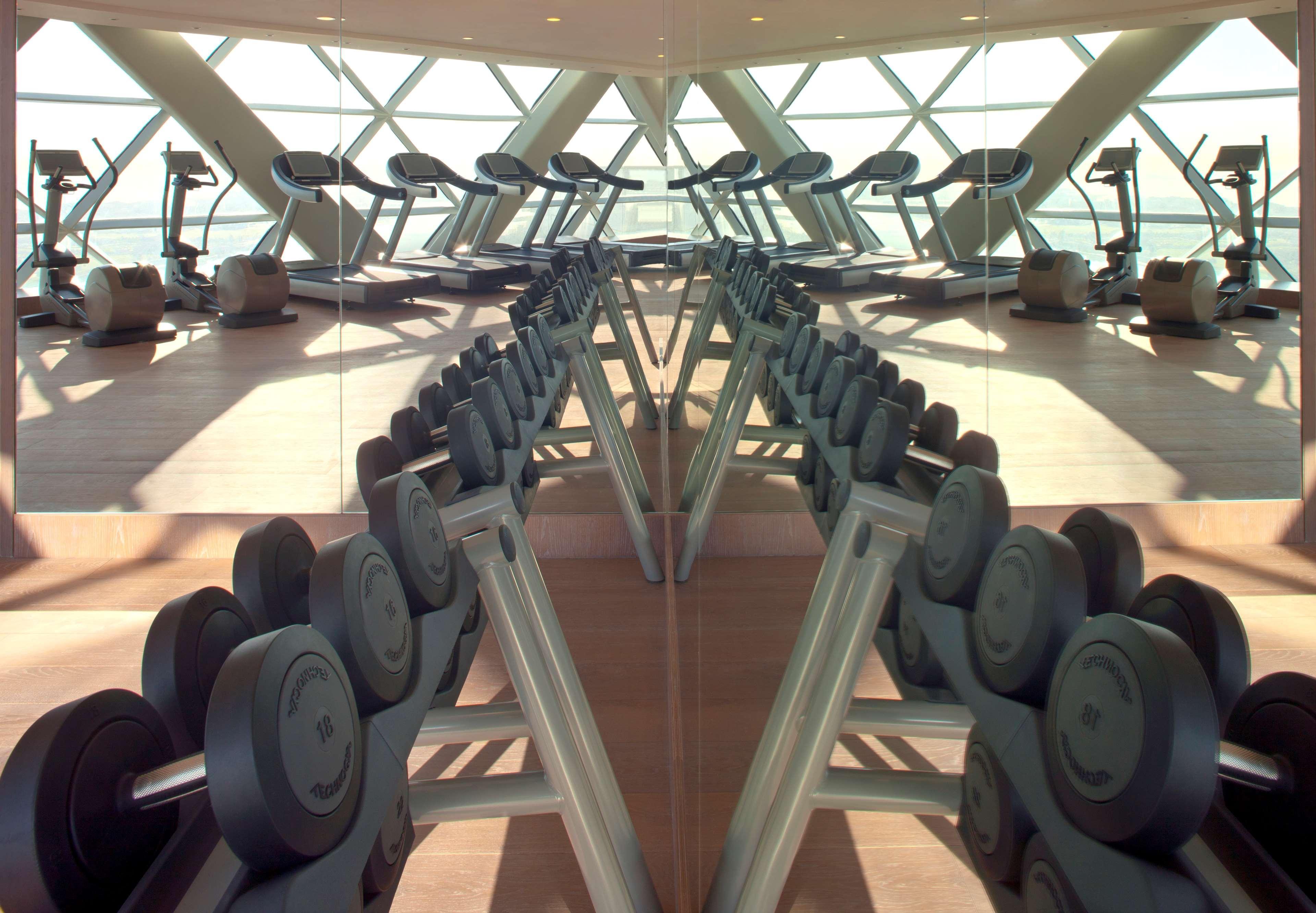 Hotel Andaz Capital Gate Abu Dhabi, By Hyatt Esterno foto The gym