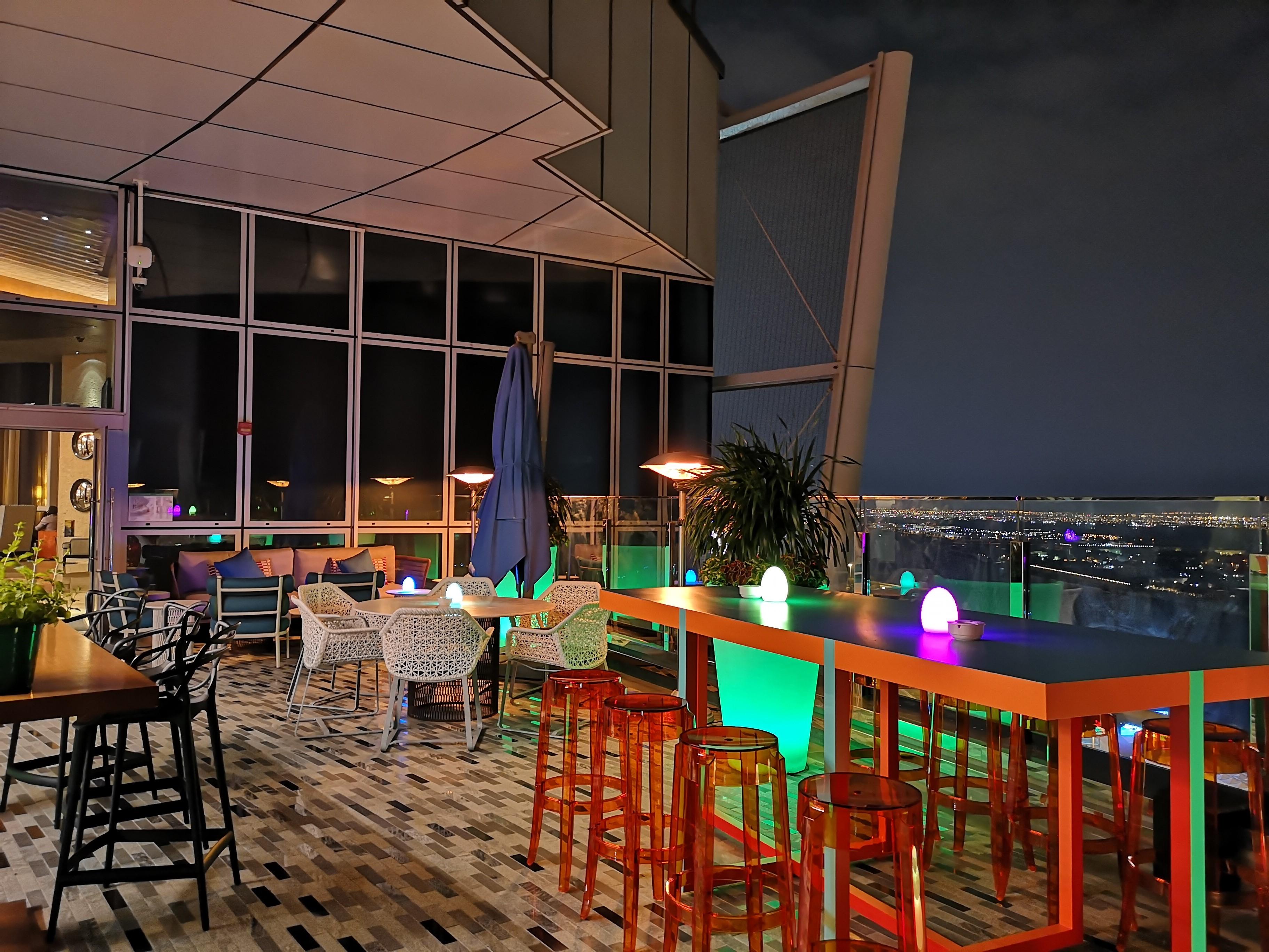 Hotel Andaz Capital Gate Abu Dhabi, By Hyatt Esterno foto Sky Bar