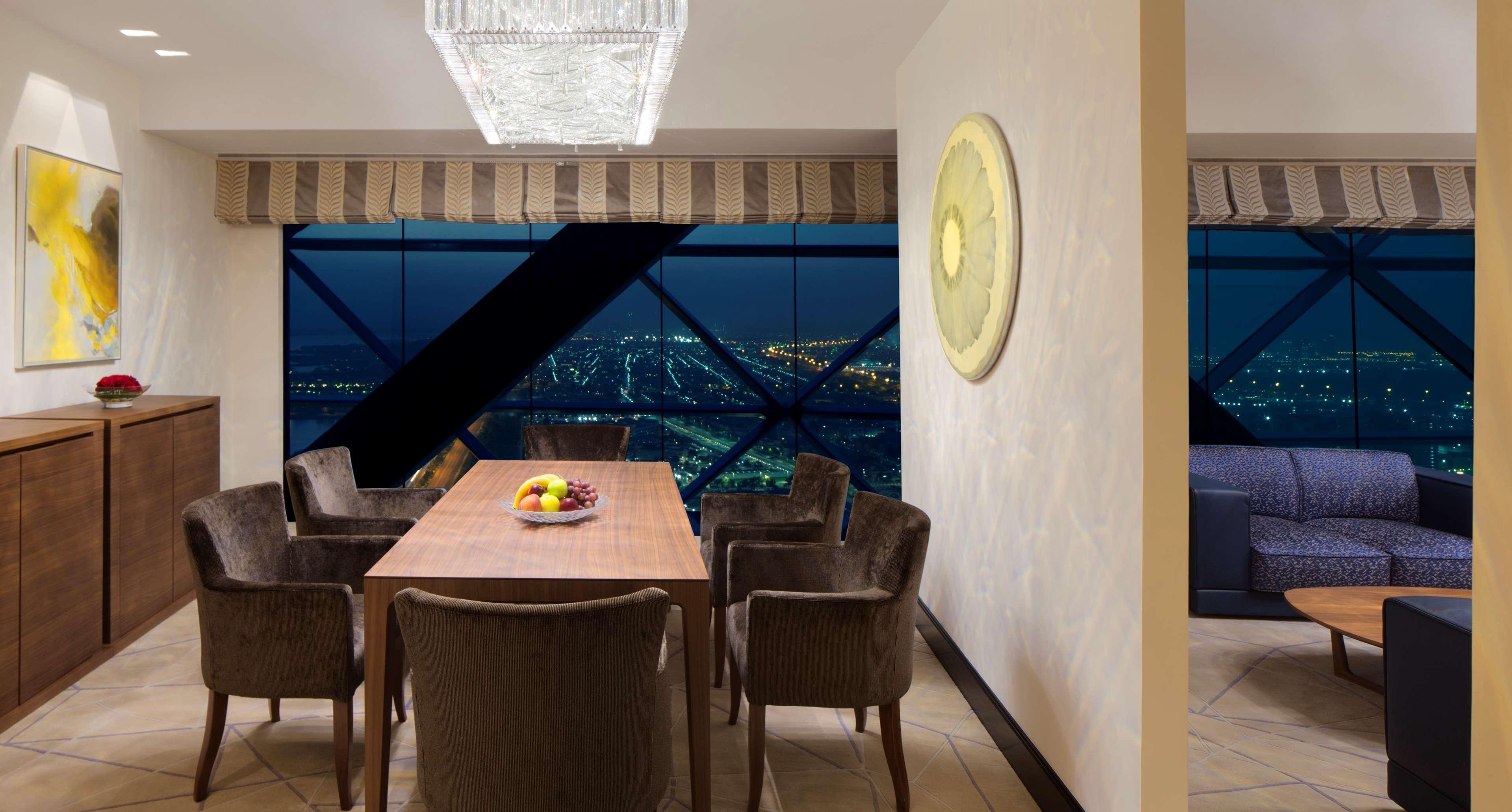 Hotel Andaz Capital Gate Abu Dhabi, By Hyatt Esterno foto A suite at the hotel