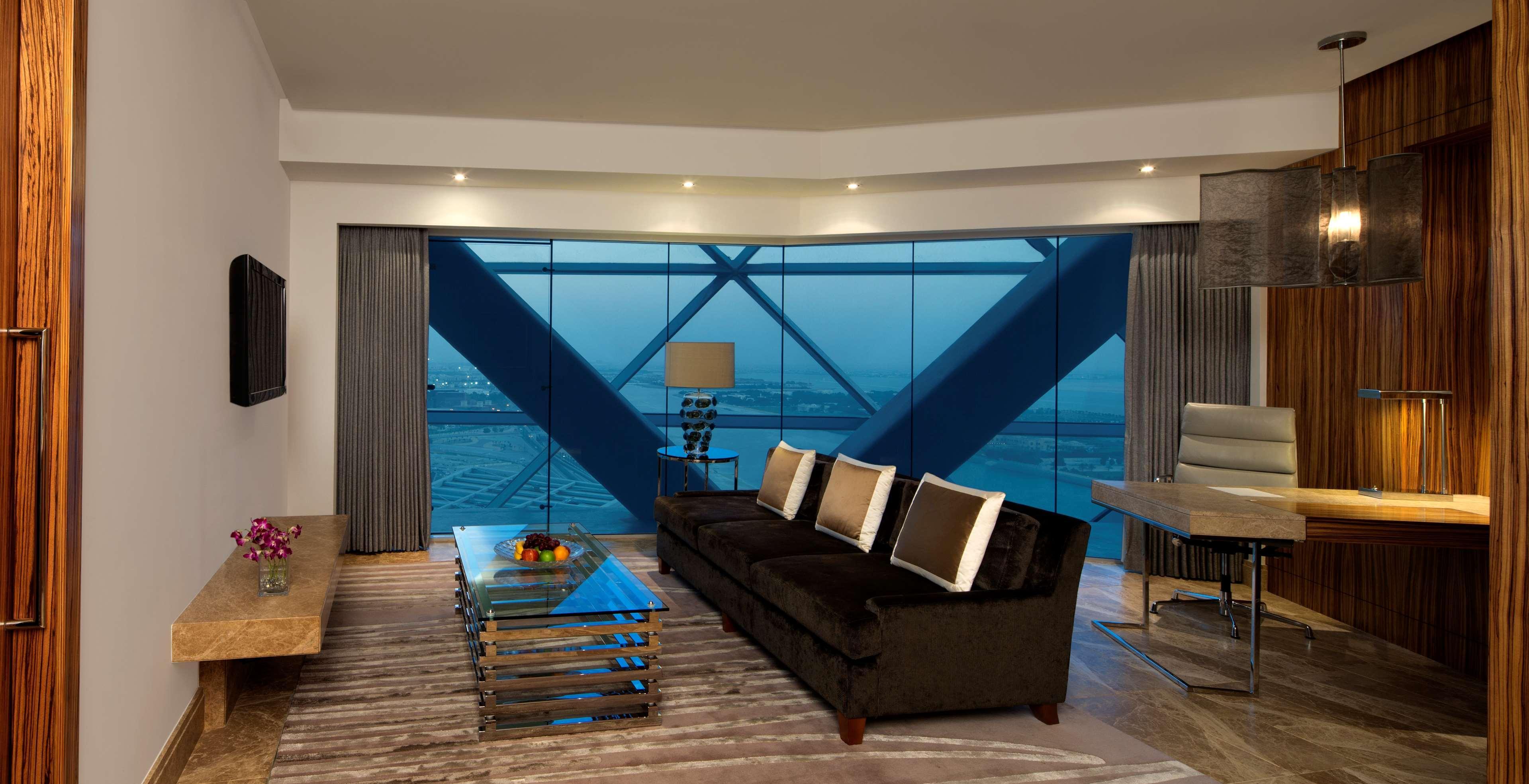 Hotel Andaz Capital Gate Abu Dhabi, By Hyatt Esterno foto A suite at the hotel