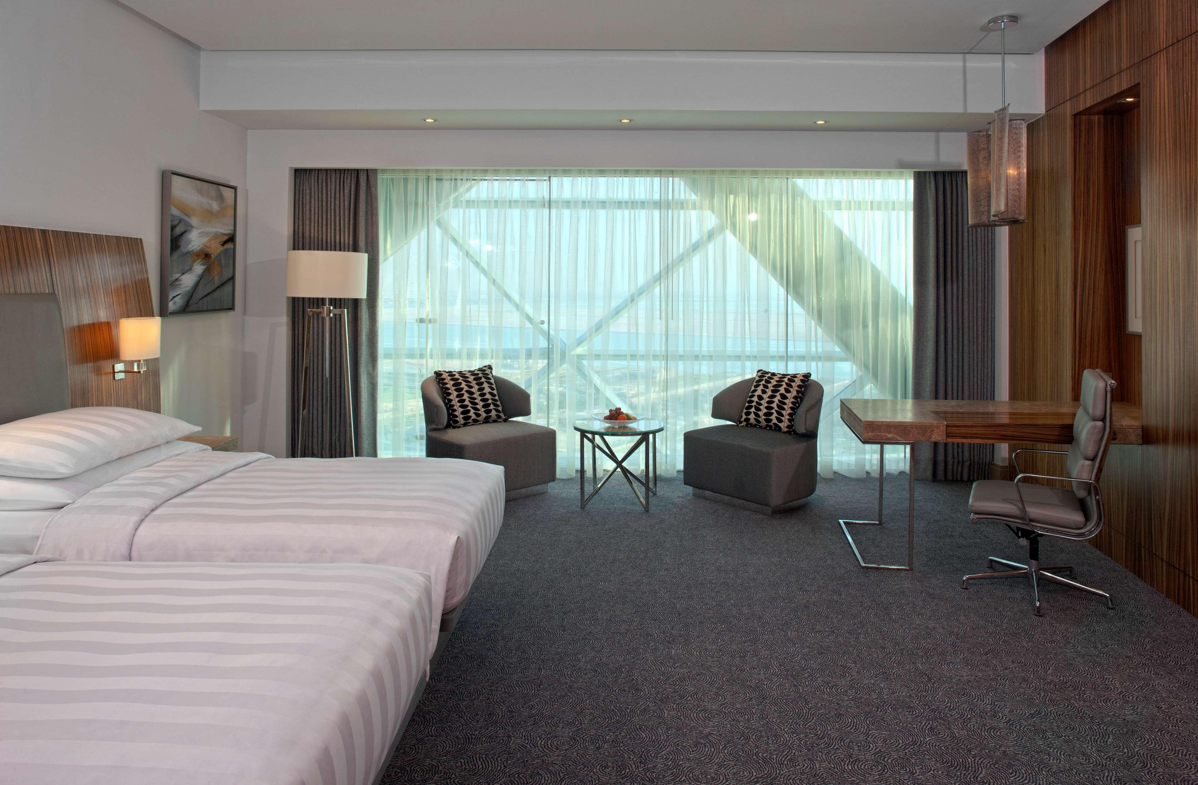 Hotel Andaz Capital Gate Abu Dhabi, By Hyatt Esterno foto A room at the hotel