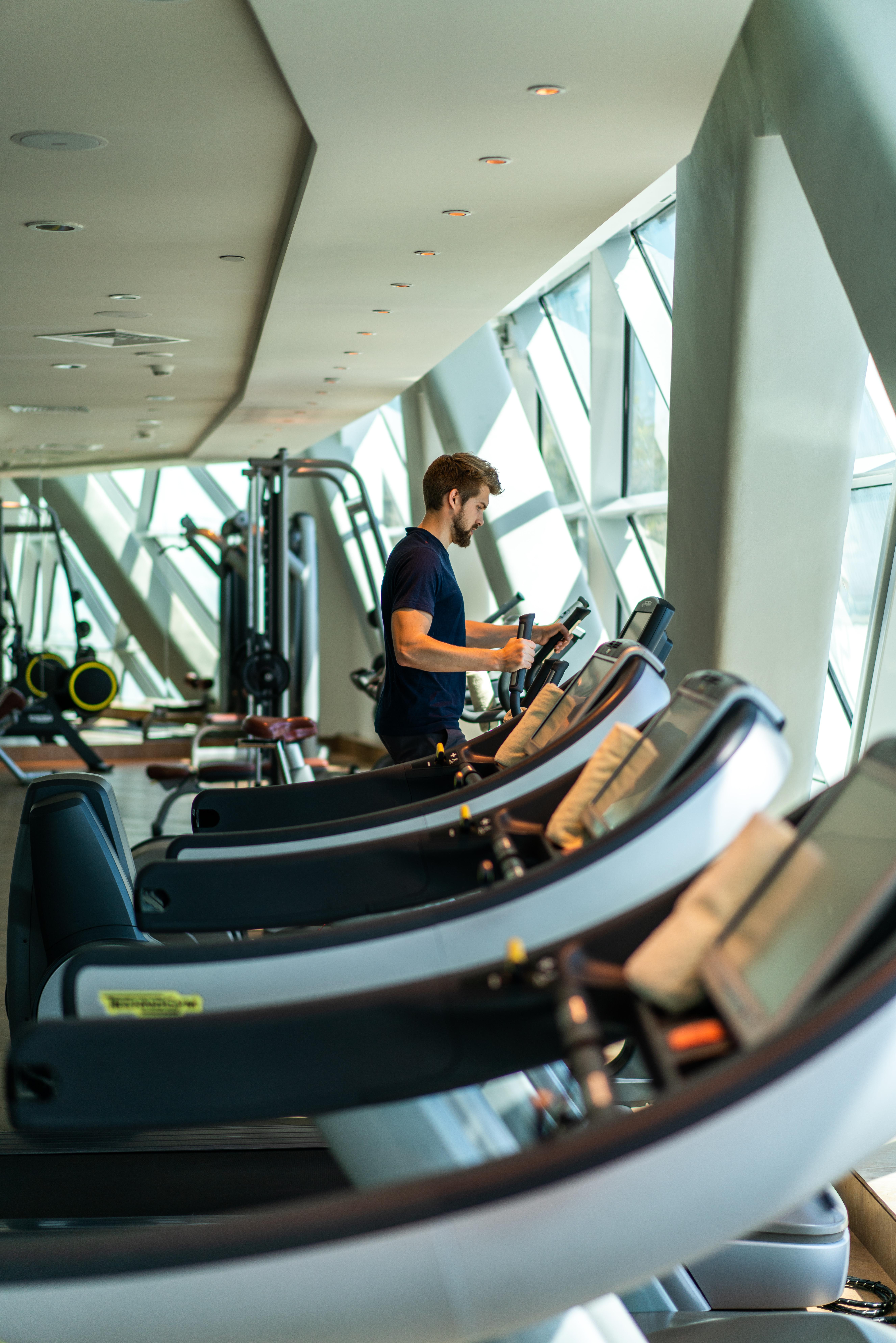 Hotel Andaz Capital Gate Abu Dhabi, By Hyatt Esterno foto The gym at The Shard