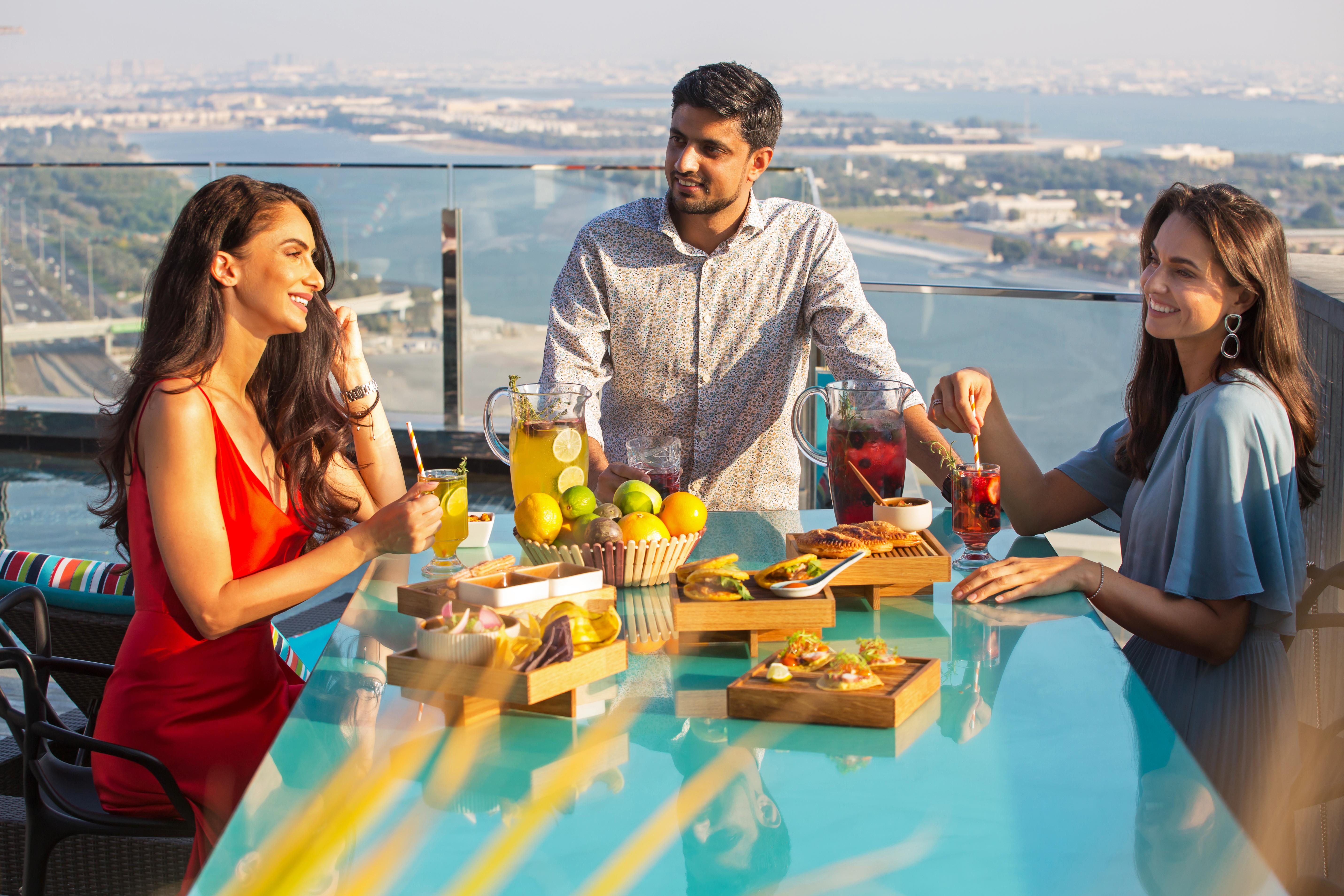 Hotel Andaz Capital Gate Abu Dhabi, By Hyatt Esterno foto Skyline Lounge at Dubai International Airport