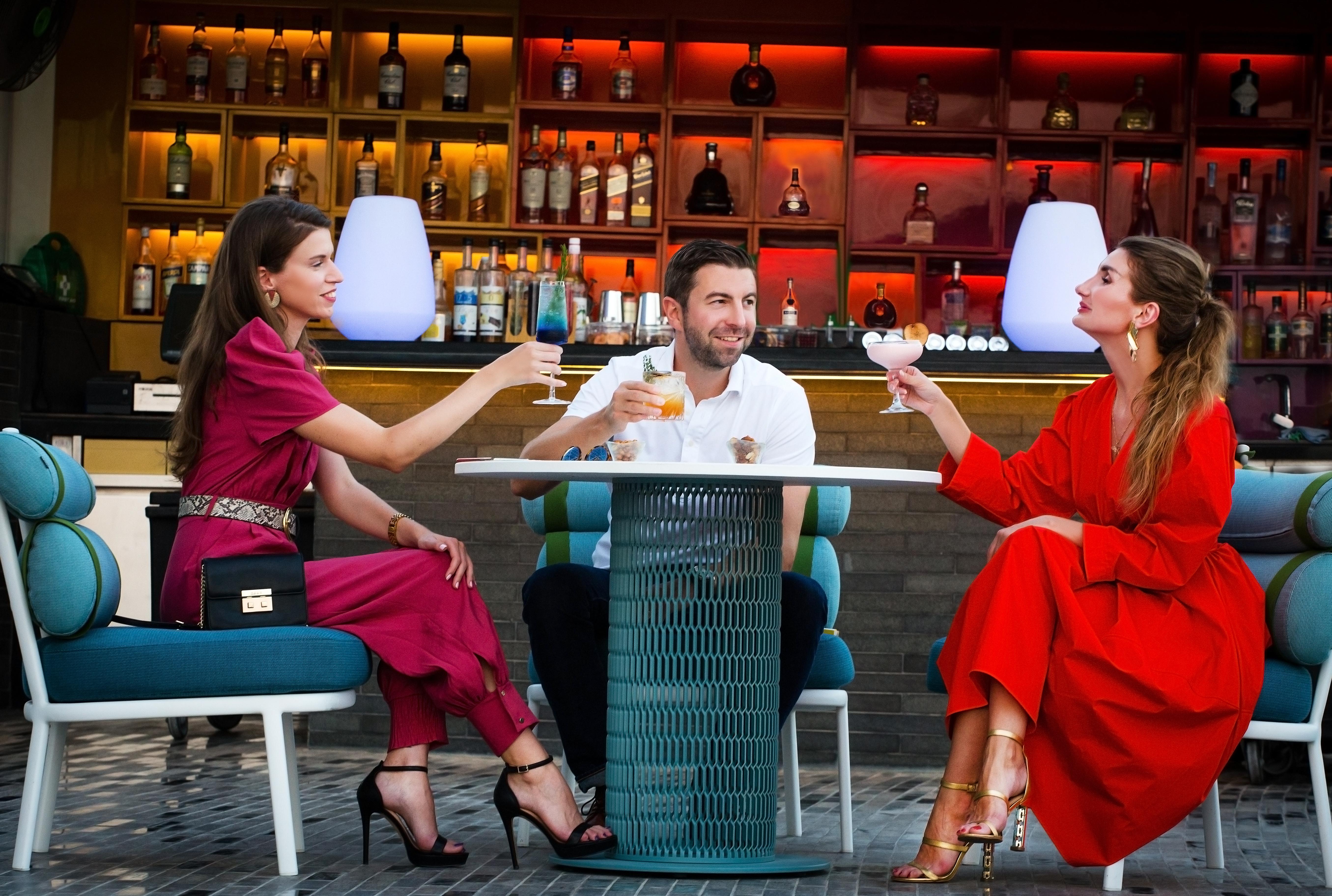 Hotel Andaz Capital Gate Abu Dhabi, By Hyatt Esterno foto The bar at the hotel