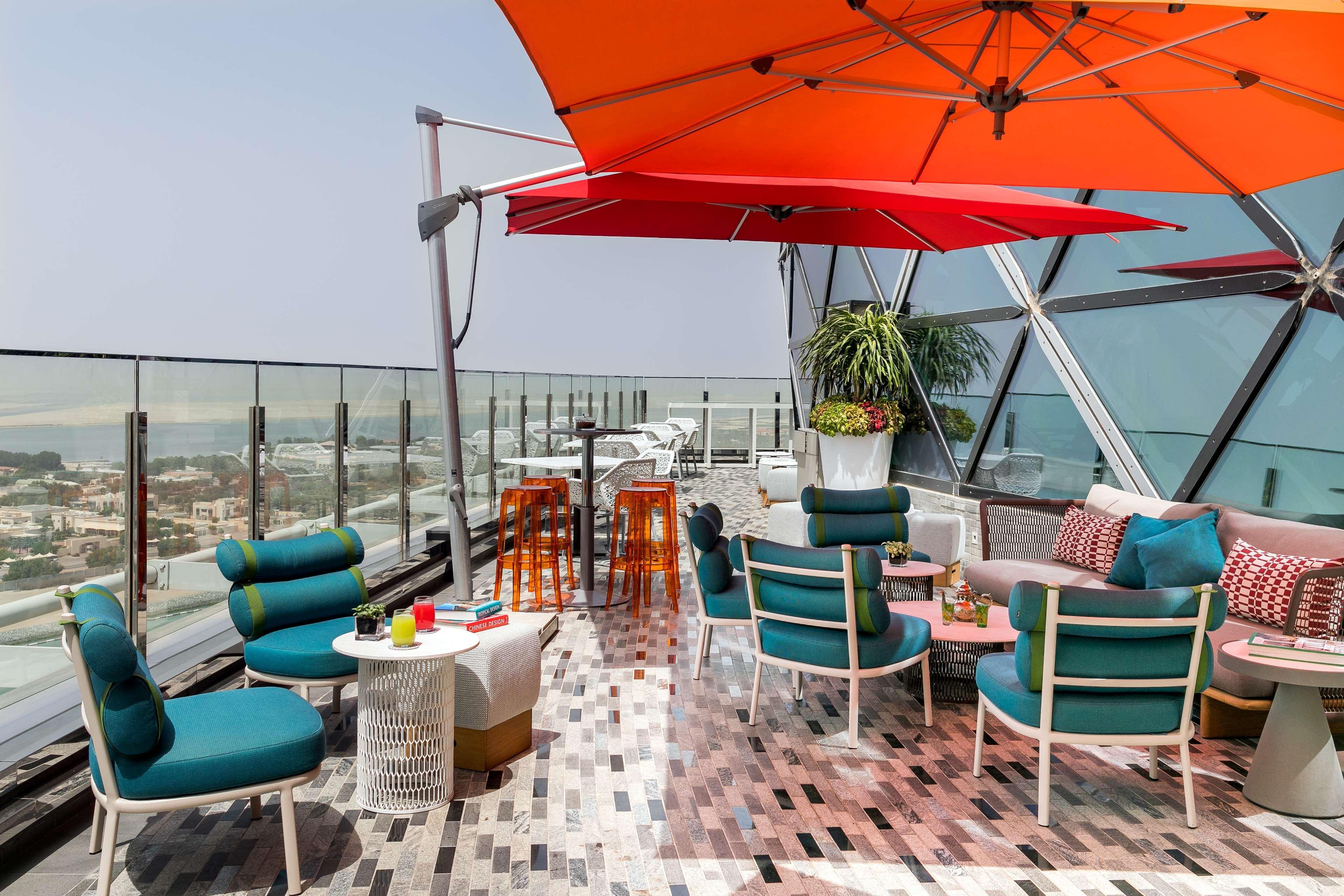Hotel Andaz Capital Gate Abu Dhabi, By Hyatt Esterno foto The rooftop bar