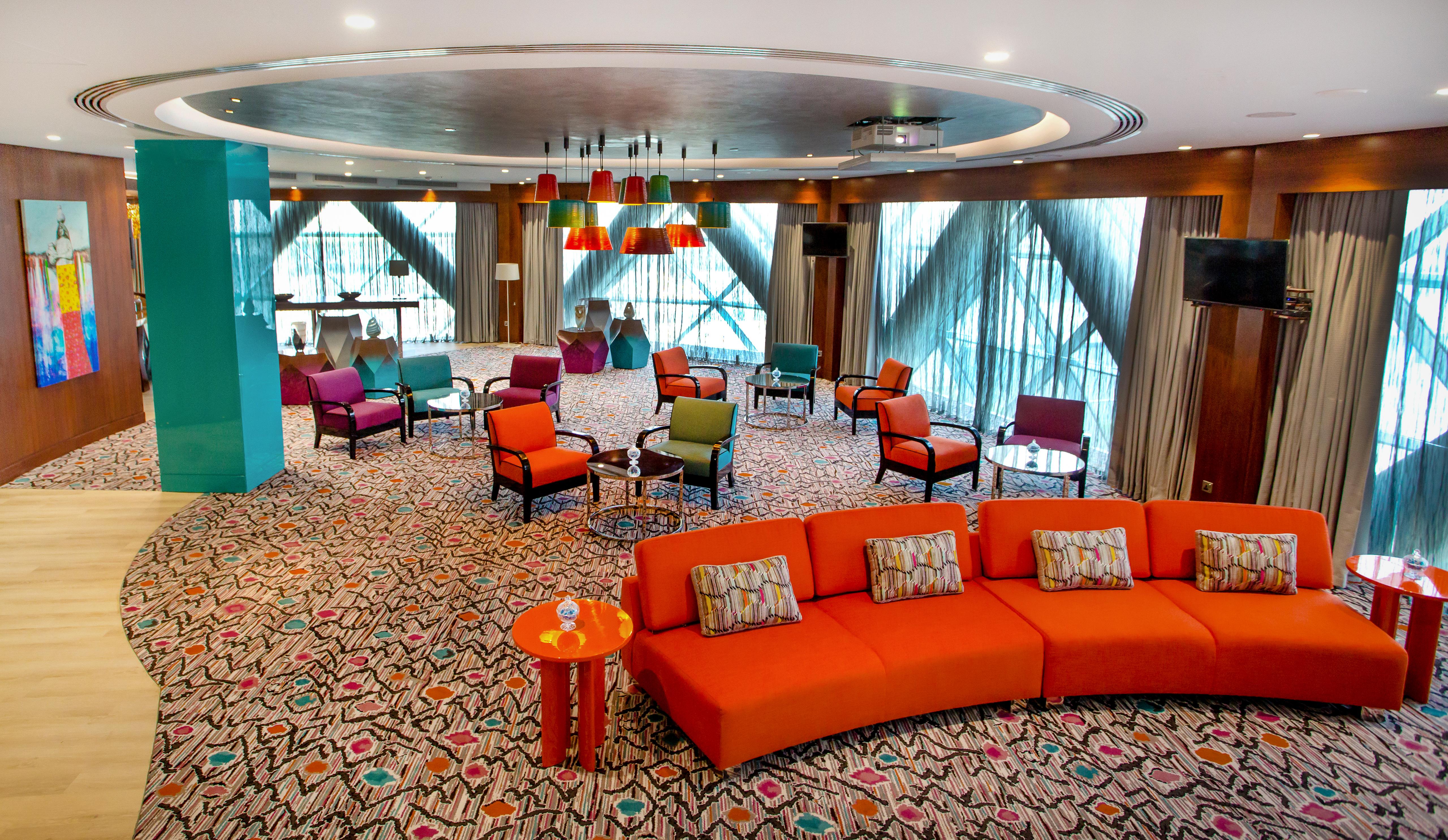 Hotel Andaz Capital Gate Abu Dhabi, By Hyatt Esterno foto The lounge at the airport