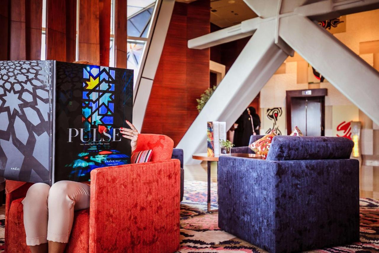 Hotel Andaz Capital Gate Abu Dhabi, By Hyatt Esterno foto Pulse Hilton Hotel