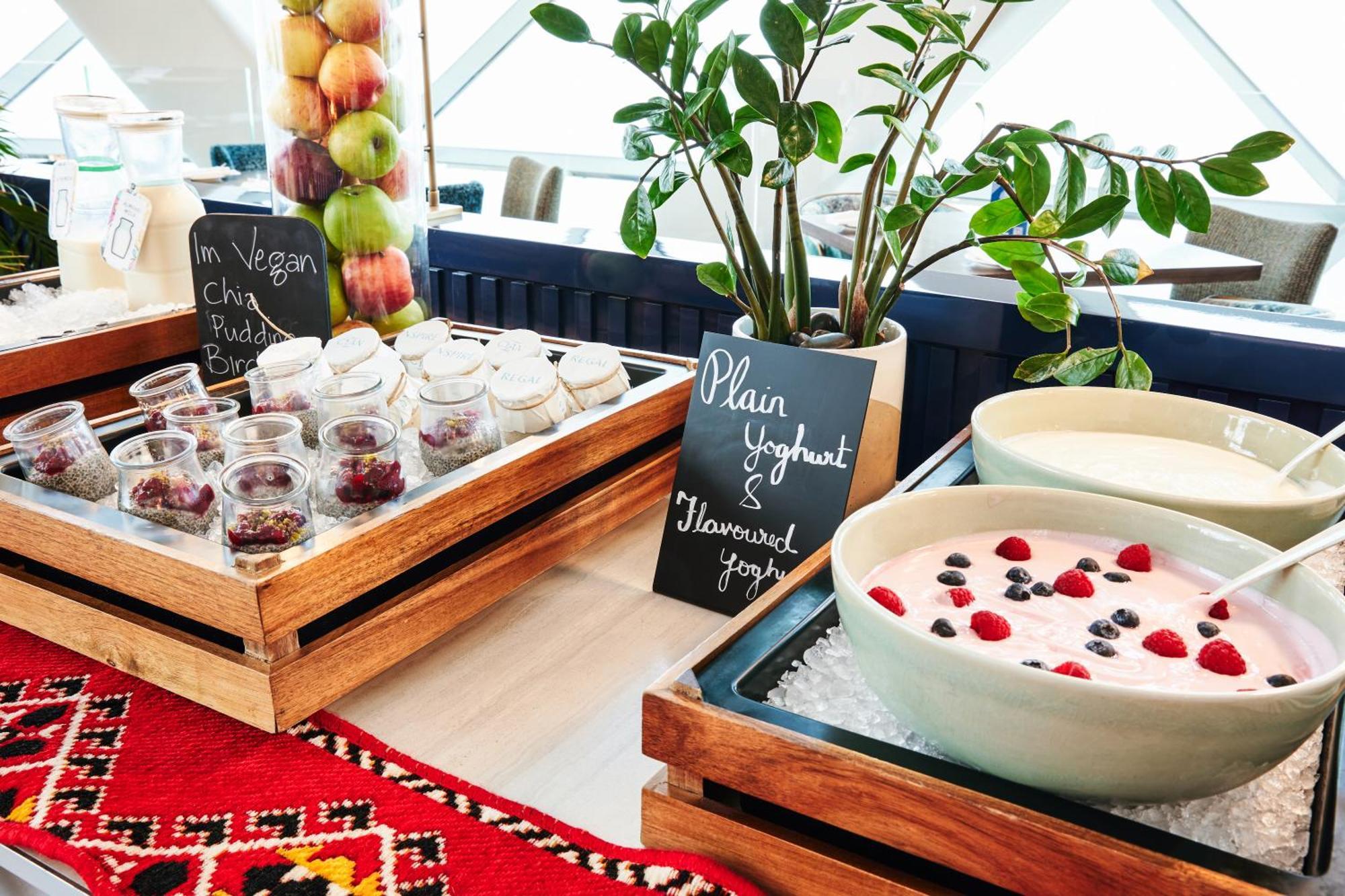Hotel Andaz Capital Gate Abu Dhabi, By Hyatt Esterno foto Yogurt