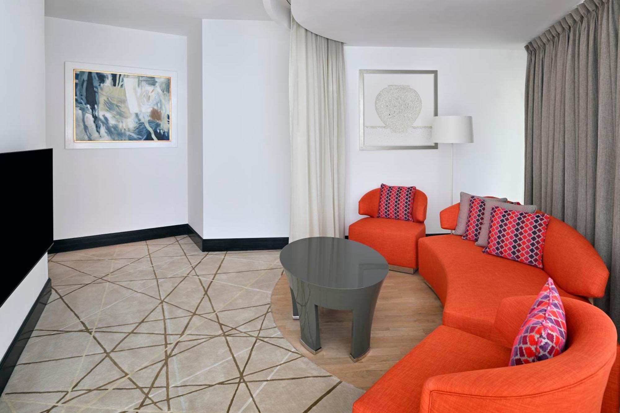 Hotel Andaz Capital Gate Abu Dhabi, By Hyatt Esterno foto A living room at the hotel